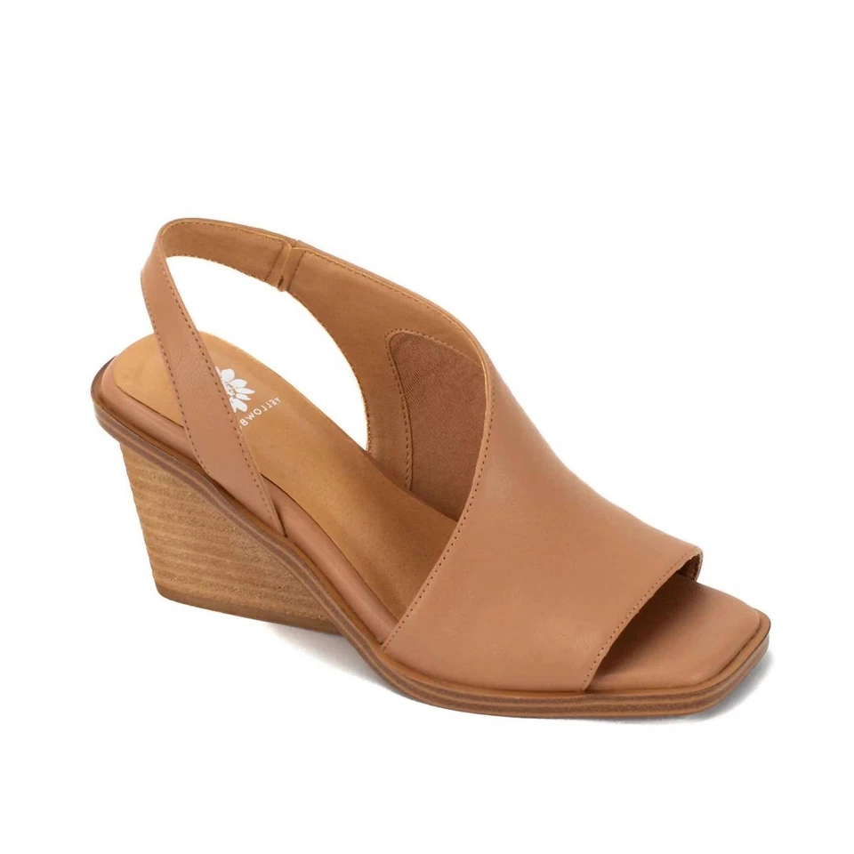 Sandalia de cuña Yellowbox Valdosta para mujer talla 10 Foto 1 de 4