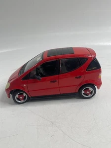 Maisto Modellauto  Mercedes Benz A Klasse 1/18 rot - Bild 1 von 6