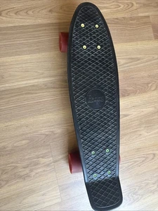 Penny Board Australia 22" Skateboard schwarz rot Rollen gelb Trucks - Bild 1 von 16