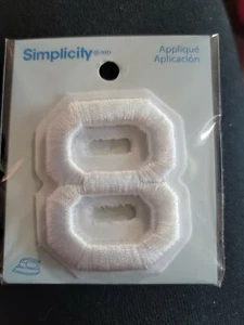 Parche de aplique Simplicity & Wrights 2"" número 8 blanco sobre blanco - Imagen 1 de 2