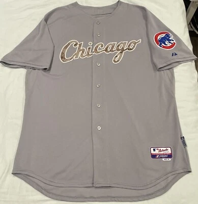 Camiseta deportiva rara auténtica majestuosa del Día de los Cachorros de Chicago camuflada en el campo 56 Foto 1 de 4