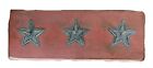 Rustikale bemalte Holzplakette mit 3 silbernen Stachelaufhängern und Sternen Western 14,5"