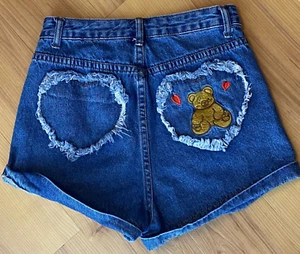 Pantalones cortos de mezclilla para mujer SHEIN talla XS oso de peluche Kawaii corazón, 1169 - Imagen 1 de 6