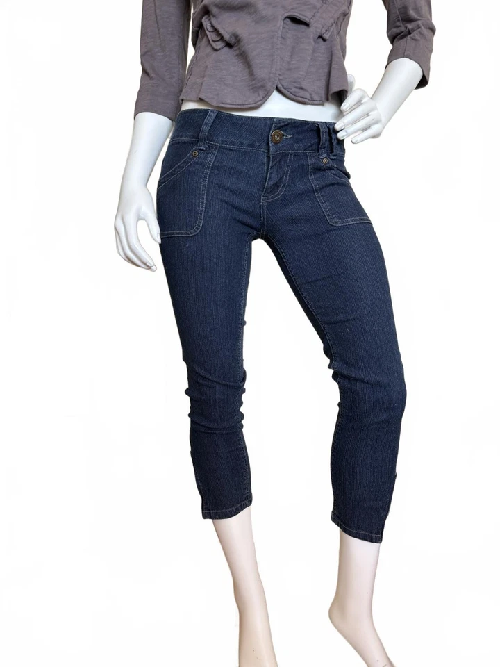 Pantalones de mezclilla ajustados capri de tiro bajo lavado oscuro para mujer Younique talla 3 elásticos Foto 1 de 4