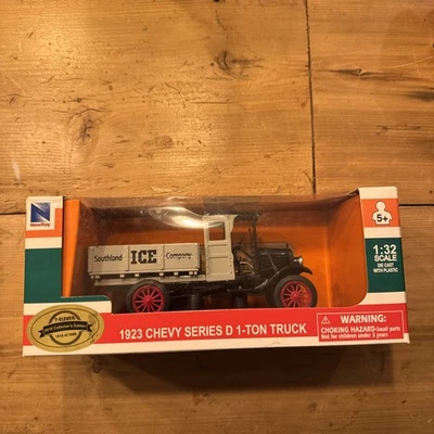 Camión Chevy Serie D 7-11 1923 1 tonelada escala 1:32 2018 edición coleccionista New Ray Foto 1 de 2