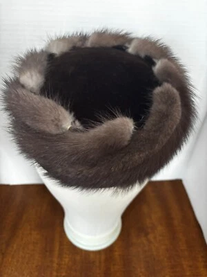 Pele de vison VINTAGE? & chapéu de veludo estilo pillbox William Block Co PEQUENO marrom preto - Imagem 1 de 4