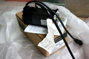 Mitsubishi HC-MF43K-UE AC Servo Motor HCMF43KUE New In Box Expedited Ship 1pcs - Picture 1 of 3