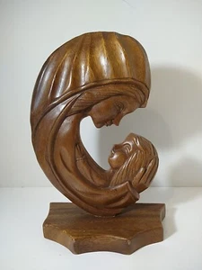 INTAGLIO LEGNO MADRE E FIGLIA ABBRACCIO-METÀ SECOLO RARO 10" FORMA UOVO VINTAGE - Foto 1 di 6