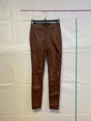 Pantalones ajustados de cuero sintético casi famosos talla 1 nuevos sin etiquetas Foto 1 de 2