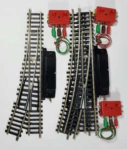 Rivarossi 2 coppie Scambio 7781/1 e Pulsantiera 1252/2 spinotti tricolore - Foto 1 di 2