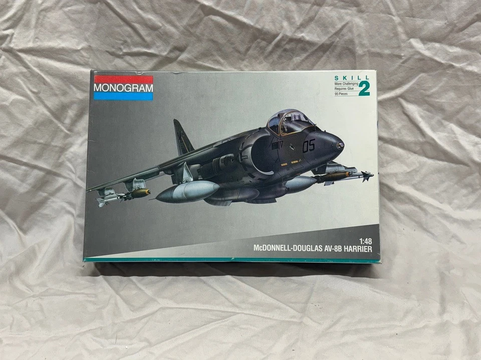 Monogram Kit 5448 Mcdonnell-douglas Av-8b Harrier 1 48