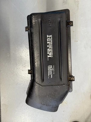 Ferrari 308-Gts-328-Gts Mondial Qv - La caja del purificador de aire es pieza OEM. Foto 1 de 4