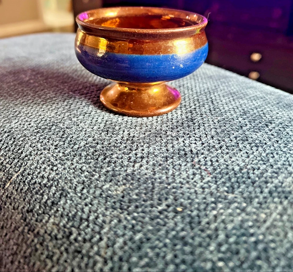 Antiguo brillo de cobre con patas Master Salt con banda azul siglo XIX  Foto 1 de 3