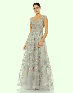 Vestido de tul bordado multifloral Mac Duggal gris platino plateado 16 $798 - Imagen 1 de 3