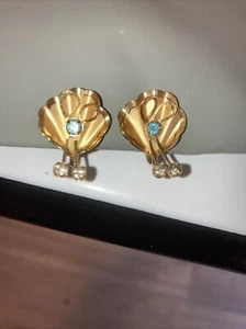 Vintage B.N. Bugbee and Niles Goldtone Blue Rhinestones Screw Back Earrings - Picture 1 of 3