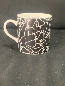 Taza Kelly Wearstler para Pickard Casual Tracery blanca sobre negra - Imagen 1 de 2