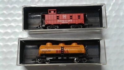  MRC Railine 'N' Gauge Train shell tanker and Pennsylvania caboose - Image 1 of 4