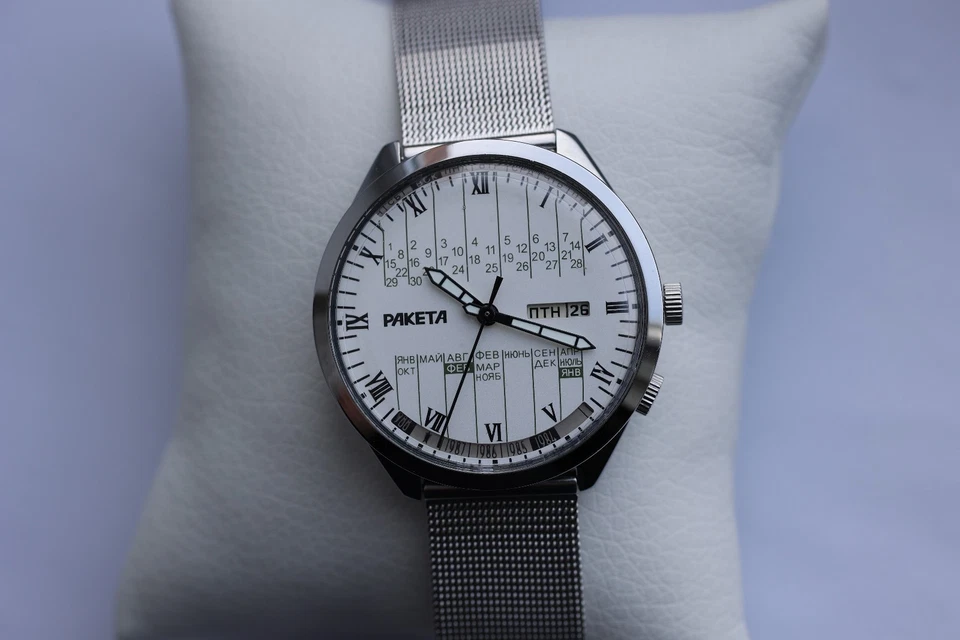 Reloj Raketa Calendario Perpetuo Mecánico Soviético cal. 2628.H URSS Foto 1 de 4