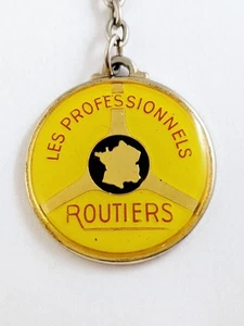 PORTE-CLES - LES PROFESSIONNELS - LES ROUTIERS 1960s - Vintage Métal - - Imagen 1 de 3