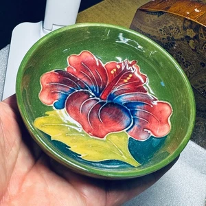 Vintage Moorcroft Dish - Crimson Hibiscus Green Ground - 1950s - 1990s - Picture 1 of 24