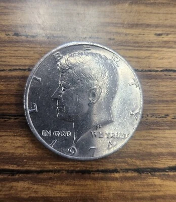 Moneda de medio dólar Kennedy 1974 con error de impresión Foto 1 de 4