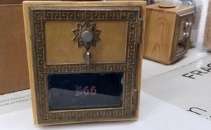VINTAGE AUTHENTIC POST OFFICE LETTER LOCK BOX DOOR COIN PIGGY BANK LARGE SIZE - Imagen 1 de 5