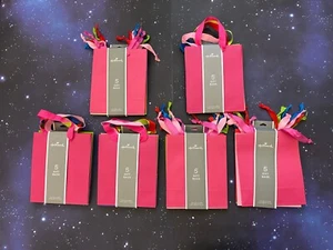 Hallmark Lot of 30 Gift Bags 5.5x6.5x2.9 Mixed Colors Blue Green Red Pink Grey - Picture 1 of 6