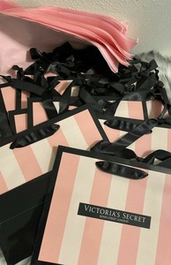 Las mejores ofertas en Rosa Victoria's Secret materiales para envolver  regalos | eBay