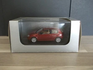 Schüco 1/43 - VW Golf V rot (3 türe) - Picture 1 of 2