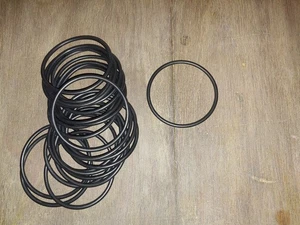 23er Set Vintage schwarze röhrenförmige Silikonarmbänder - Goth/Dom 🖤 - Bild 1 von 2