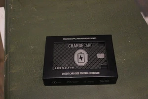 AquaVault ChargeCard Taille Carte de Crédit Chargeur 2300mAh ~ Neuf dans sa boîte ! - Photo 1 sur 2