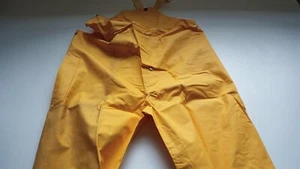 Segelhose Latzhose aus PVC Oldschool gelb Ostfriesennerz Gr.50 Herren M - Bild 1 von 4