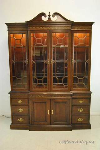 PENNSYLVANIA HOUSE MAHOGANY BREAKFRONT CHINA CABINET CHIPPENDALE STYLE Cover