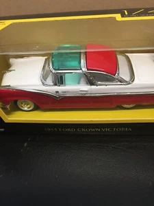 Road Signature 1:43 1955 Ford Crown Victoria / Red/White - Picture 1 of 5