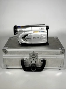 JVC GR-FX16EK Compact VHS Camcorder with Lockable Aluminium Case & Keys Untested - Picture 1 of 10