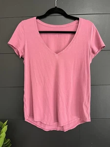 LULULEMON Soft Rose V-neck Women’s T-Shirt Sz 6(M) EUC - Picture 1 of 5