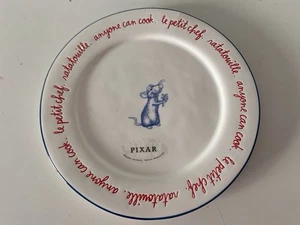 Plato de ensalada de postre de cerámica Rae Dunn Disney Pixar Ratatouille Remy NUEVO - Imagen 1 de 8