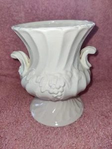 weiße Trauben Design Vase mit zwei Henkeln, Höhe 9 cm - Bild 1 von 4