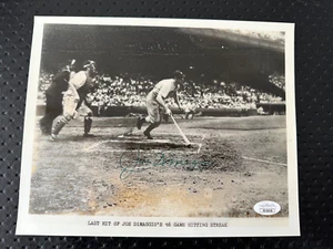 JOE DiMAGGIO Firmado 8x10 Último Hit Of Hit Streak Autógrafo Certificado de Autenticidad JSA Yankees - Imagen 1 de 5