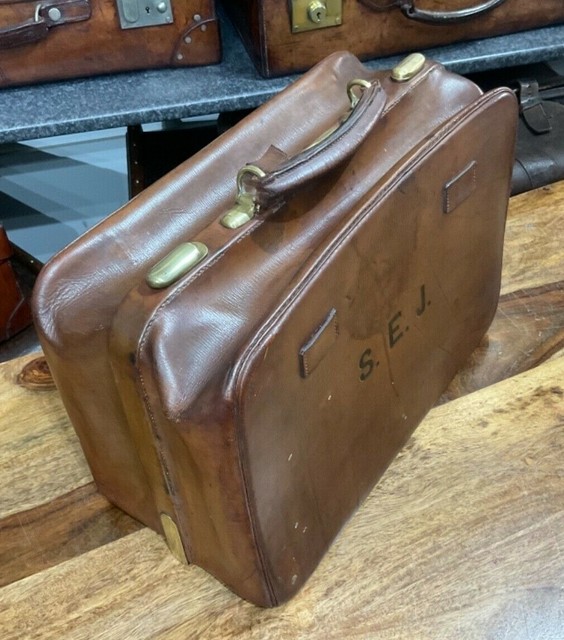 Antique Leather Doctors Gladstone Bag . W8640 in Antique Luggage