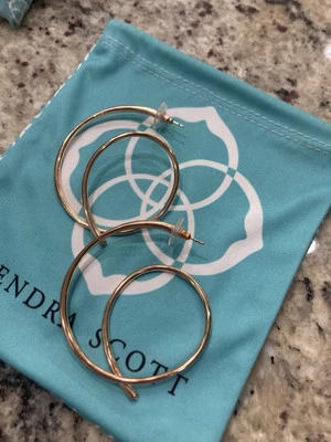 Pendientes de aro Kendra Scott Myles en oro rosa buen estado usados  Foto 1 de 3