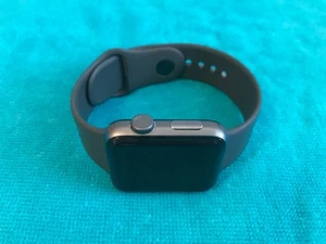 Apple Watch Series 3, 42mm Space Gray, GPS, Gray Sport Band - Zdjęcie 1 z 9