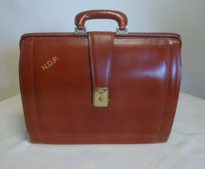 VINTAGE AUSTRALIAN MADE BROWN/TAN  LEATHER EXECUTIVE BRIEFCASE  TOSCA MELBOURNE - Image 1 of 4