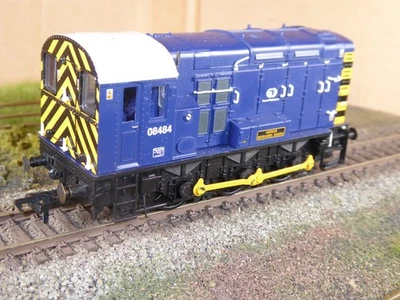 Bachmann 00 Gauge Class 08 Diesel Shunter 08484 in Port Of Felixstowe Blue - NR - Image 1 of 4