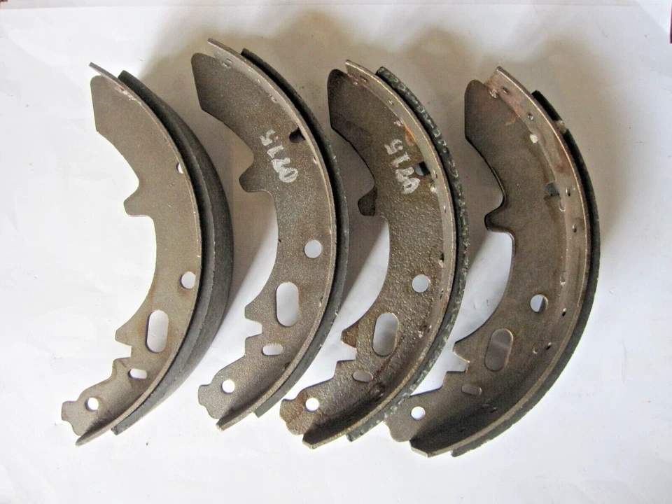 AUDI 100LS 1972-77 НАБОР ИЗ 4 ПОВТОРНО ЗАДНИЕ ТОРМОЗНЫЕ КОЛОДКИ - Изображение 1 из 1