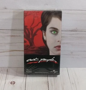 Cat People VHS Tape 1982 Horror / Thriller Nastassja Kinski SEALED SHIPS FREE - Imagen 1 de 11