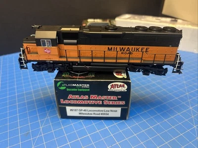 ATLAS MASTER HO GP40 MILWAUKEE ROAD LOCOMOTIVE #2034 ITEM #9187 - NEW! - Image 1 of 4