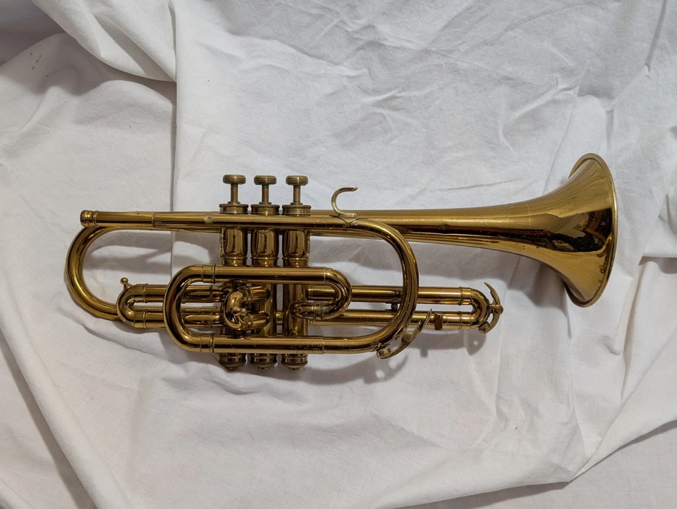 "The Indiana" Elkhart, Ind. 58842, con estuche Cleveland y boquilla Constellation Foto 1 de 4