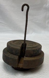 GUSSEISEN HÄNGENDE WAAGE GEWICHTE & GEWICHTSAUFHÄNGER ROSTIG GOLD SCHEUNENFUND - Bild 1 von 22