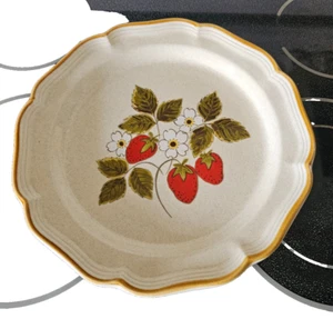 Mikasa Strawberry Festival Pattern 1970s Vintage Large Platter 12 1/2" Oven - Picture 1 of 6